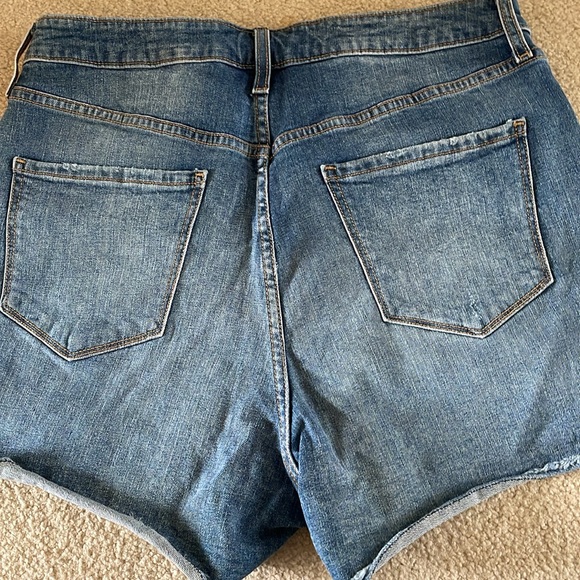 Size 15 Arizona Jean company distressed denim shorts - Picture 5 of 5